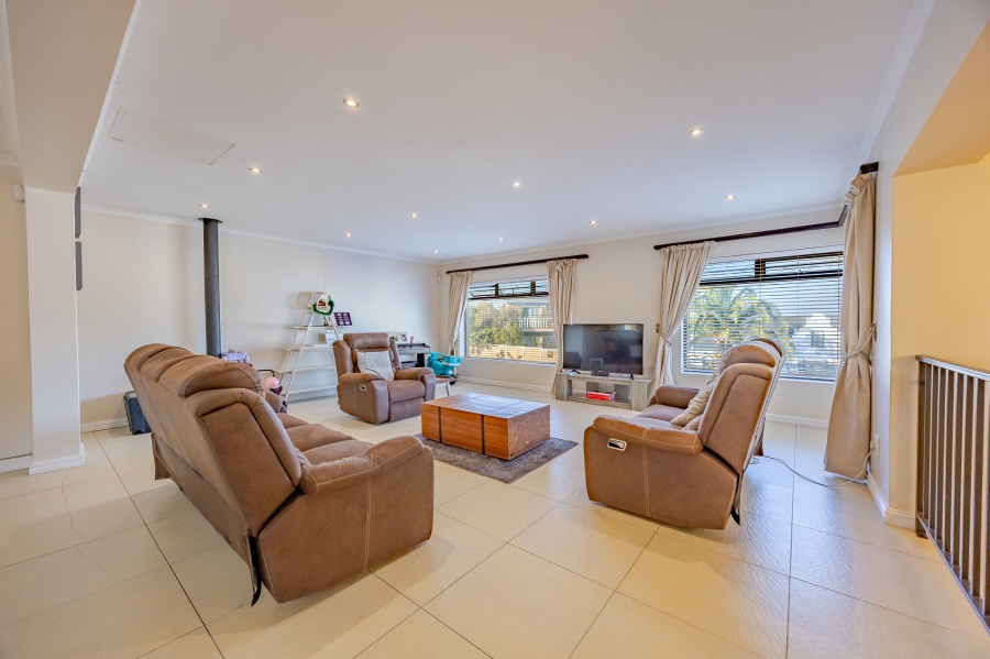 4 Bedroom Property for Sale in Flamingo Vlei Western Cape